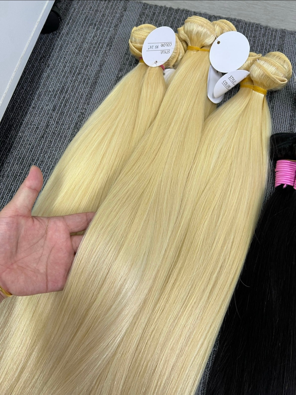 Body Wave/Straight Bundles (colour #613)
